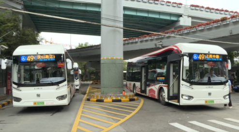 紫外線消毒，車門防夾……上海黃浦49路公交車多項高科技加持